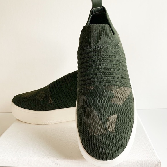 New with tags Steve Madden camouflage Slip on flatforms size 6 - Picture 1 of 7